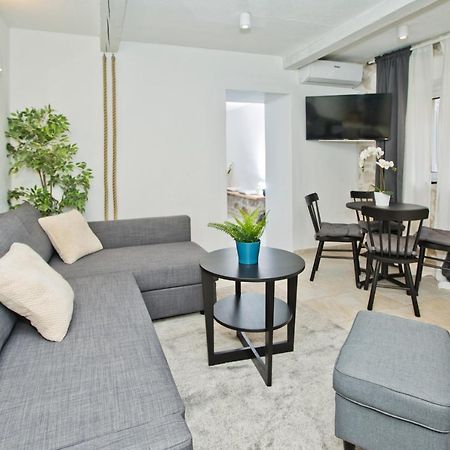 Apartment And Studios Happy Place Χβαρ Εξωτερικό φωτογραφία