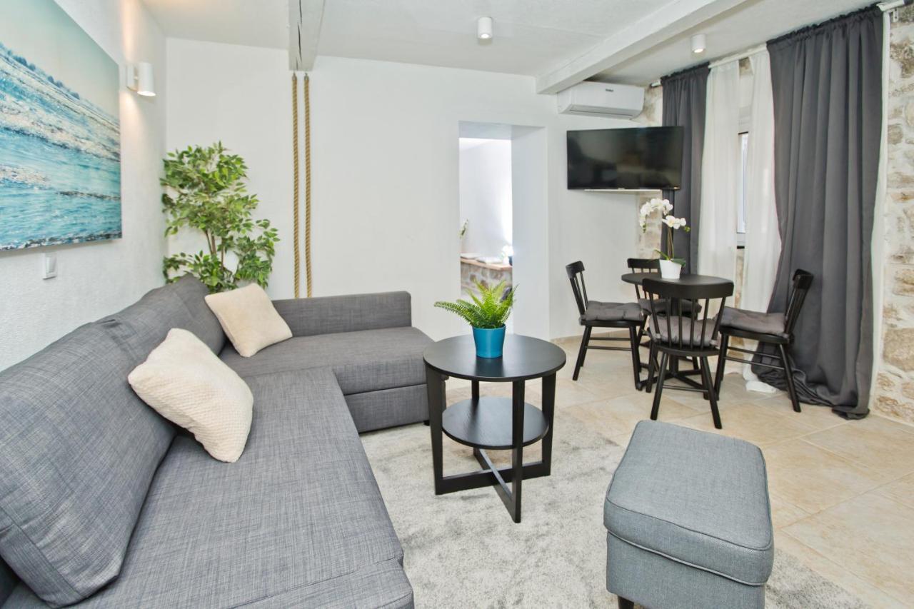 Apartment And Studios Happy Place Χβαρ Εξωτερικό φωτογραφία