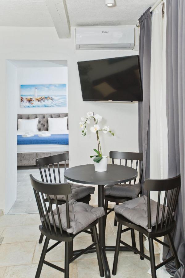 Apartment And Studios Happy Place Χβαρ Εξωτερικό φωτογραφία
