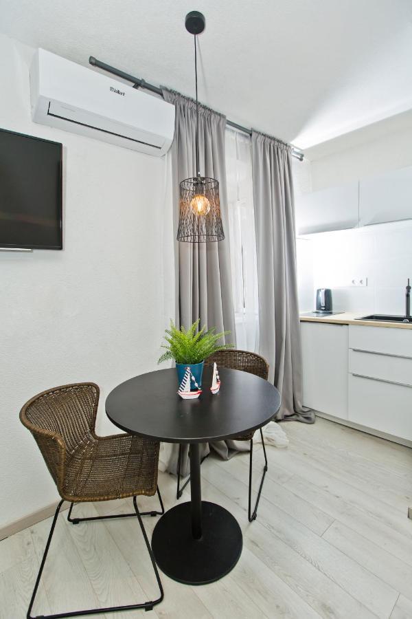 Apartment And Studios Happy Place Χβαρ Εξωτερικό φωτογραφία